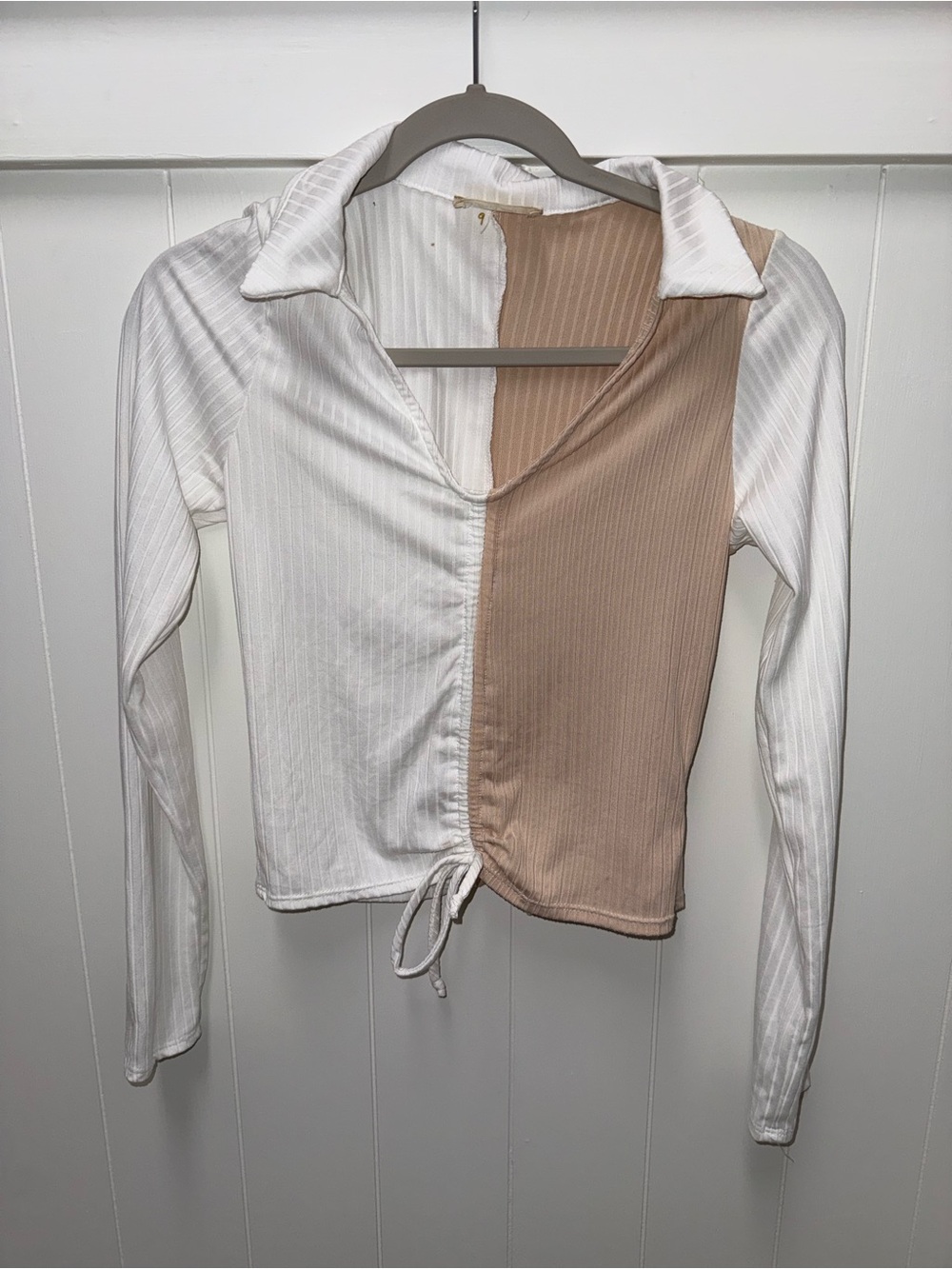 Altar’d State Colorblock Ribbed Long Sleeve Ruched Crop Top White Tan Size M